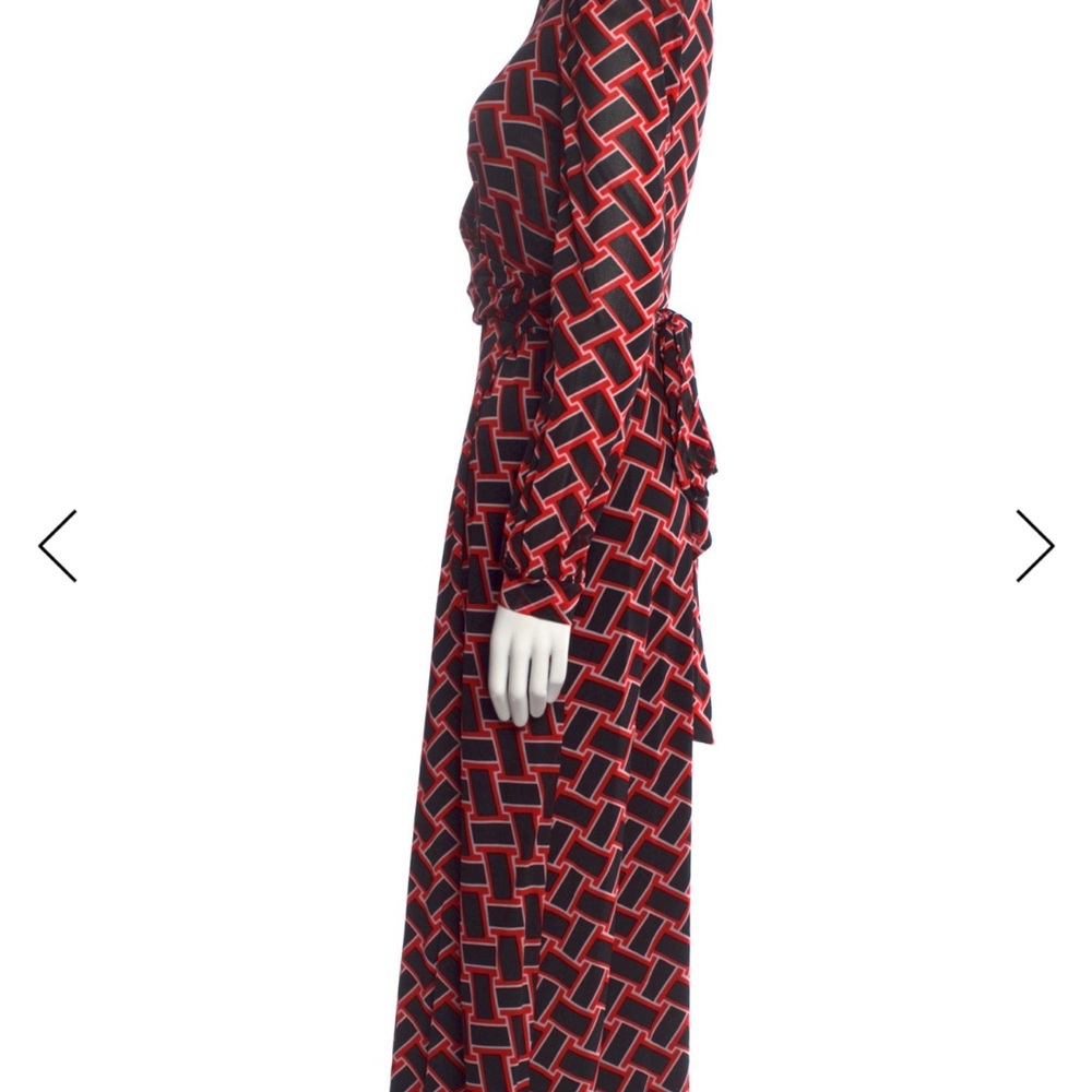 Diane von Furstenburg wrap dress, size SMALL - Picture 3 of 4